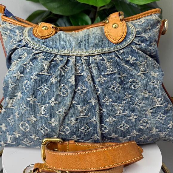 💎✨Authentic Louis Vuitton Blue in Denim Crossbody Bag - Picture 5 of 8